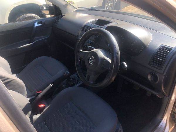 2015-Volkswagen-Polo-Vivo-GP-14-Trendline-5-dr image:7