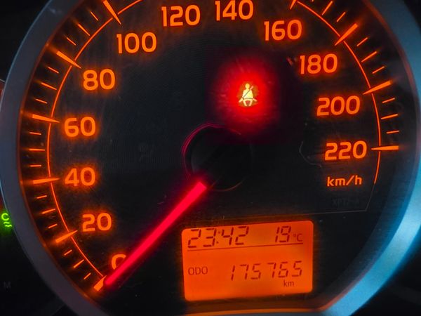 2012-Toyota-Yaris-2012-Toyota-Yaris-10-XS-5dr image:12