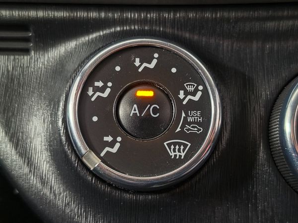 2012-Toyota-Yaris-2012-Toyota-Yaris-10-XS-5dr image:14