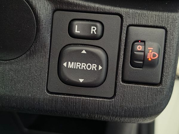 2012-Toyota-Yaris-2012-Toyota-Yaris-10-XS-5dr image:15
