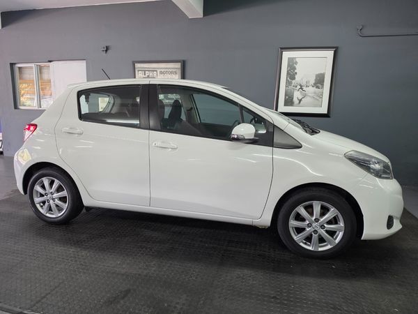 2012-Toyota-Yaris-2012-Toyota-Yaris-10-XS-5dr image:7