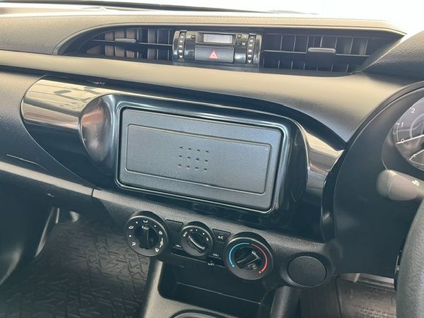 2023-Toyota-Hilux-24-GD-S-AC-Single-Cab image:11