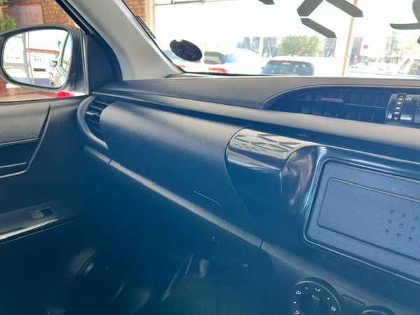2023-Toyota-Hilux-24-GD-S-AC-Single-Cab image:13