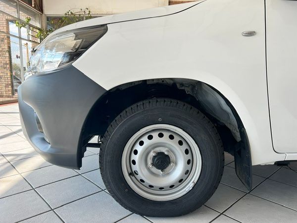 2023-Toyota-Hilux-24-GD-S-AC-Single-Cab image:3