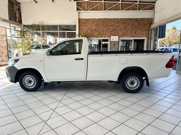 2023-Toyota-Hilux-24-GD-S-AC-Single-Cab image:4