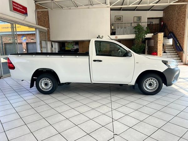 2023-Toyota-Hilux-24-GD-S-AC-Single-Cab image:8