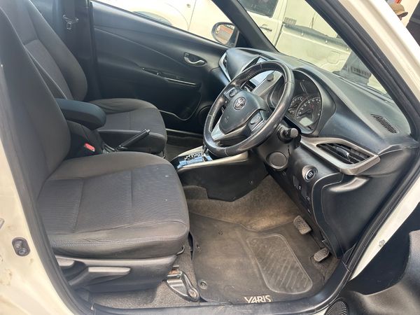 2019-Toyota-Yaris-15-XI-5-dr image:8