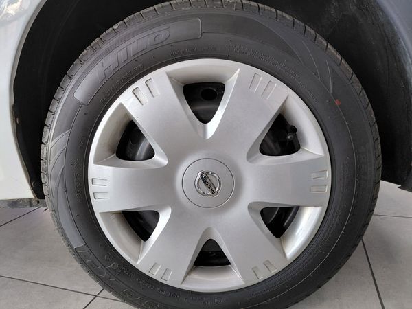 2016-Nissan-NP200-15-dCi-Safety-Pack image:10
