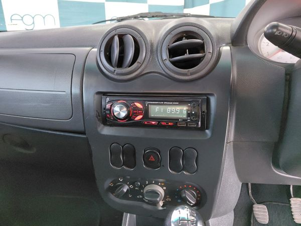 2016-Nissan-NP200-15-dCi-Safety-Pack image:12