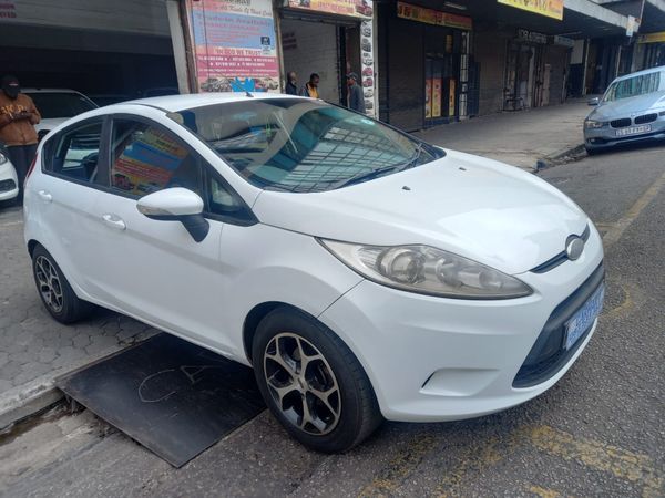 2013-Ford-Fiesta-14-Ambiente-5-dr image:1