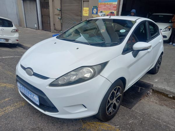 2013-Ford-Fiesta-14-Ambiente-5-dr image:3