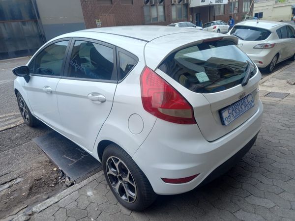 2013-Ford-Fiesta-14-Ambiente-5-dr image:4