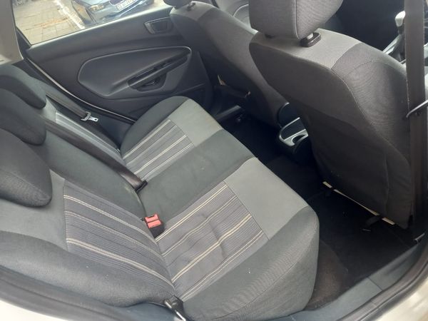 2013-Ford-Fiesta-14-Ambiente-5-dr image:8
