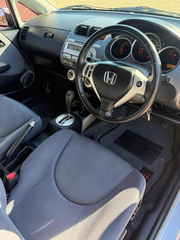 2005-Honda-Jazz-14i-DSI-Auto image:11
