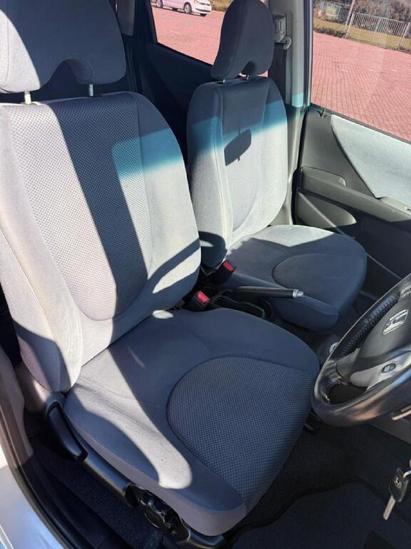 2005-Honda-Jazz-14i-DSI-Auto image:6
