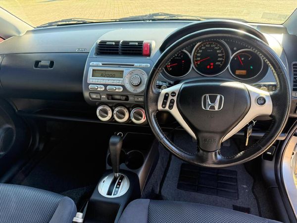 2005-Honda-Jazz-14i-DSI-Auto image:7