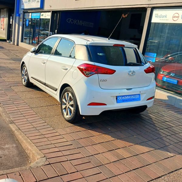 2017-Hyundai-i20-14-Fluid image:5