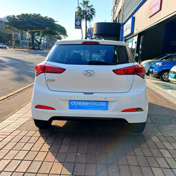 2017-Hyundai-i20-14-Fluid image:6