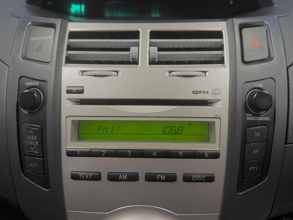 2006-Toyota-Yaris-T3-5-dr image:15