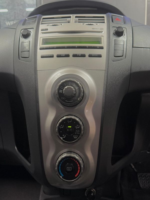 2006-Toyota-Yaris-T3-5-dr image:16