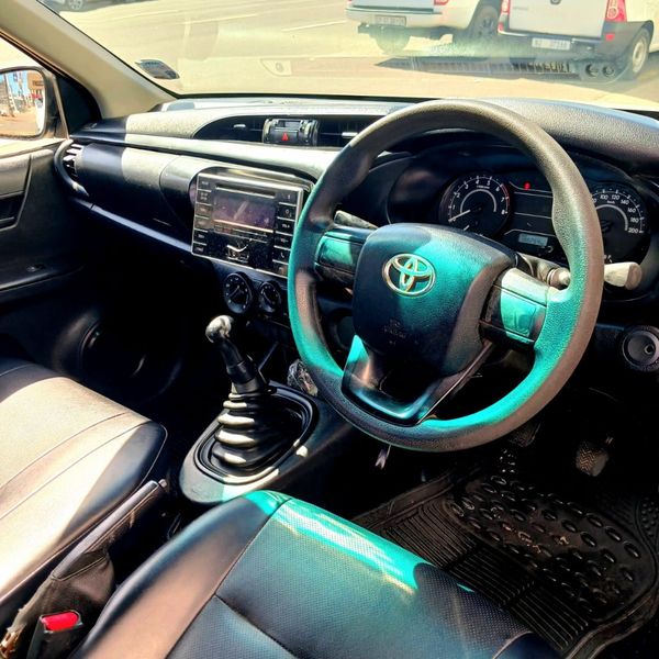 2016-Toyota-Hilux-20-VVTi-Single-Cab image:7