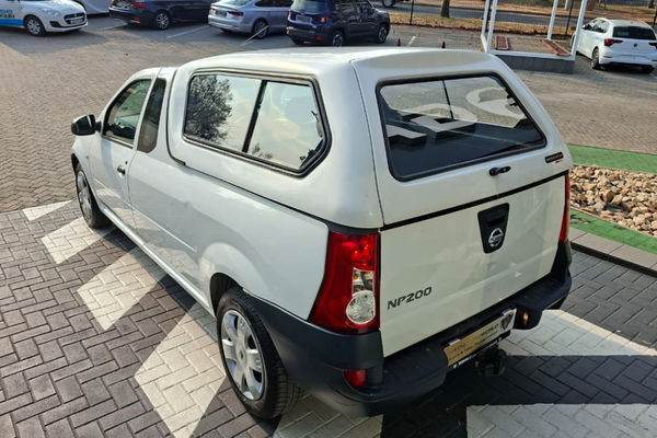 2022-Nissan-NP200-16-AC-Safety-Pack image:4