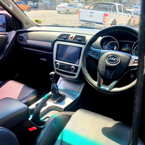 2023-JAC-T8-20-CTI-Super-Lux-Double-Cab image:10