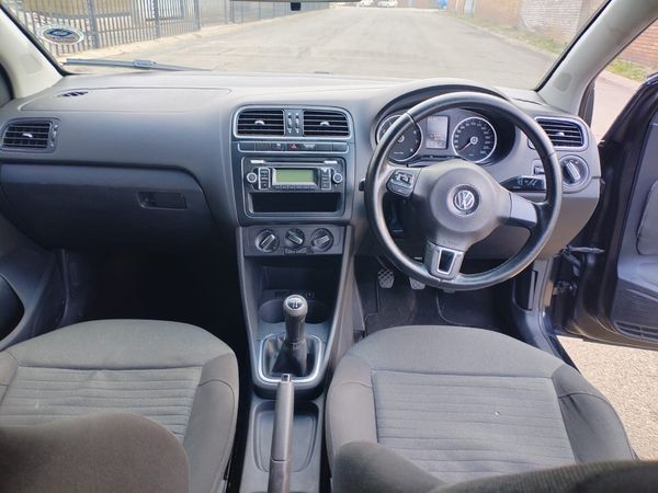 2013-Volkswagen-Polo-16-Comfortline image:9