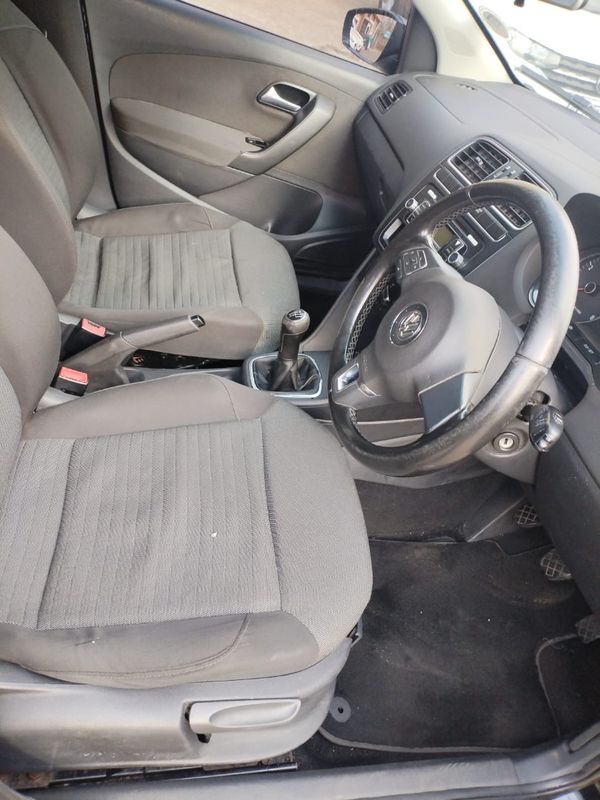 2013-Volkswagen-Polo-16-Comfortline image:10