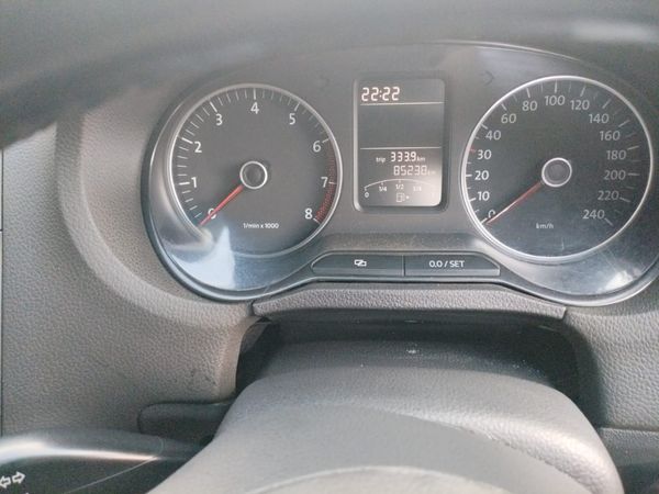 2013-Volkswagen-Polo-16-Comfortline image:12