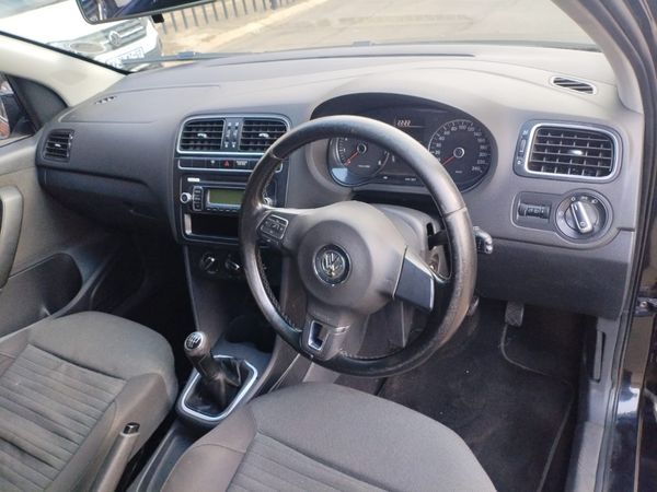 2013-Volkswagen-Polo-16-Comfortline image:15