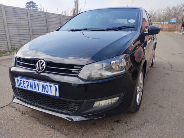 2013-Volkswagen-Polo-16-Comfortline image:2