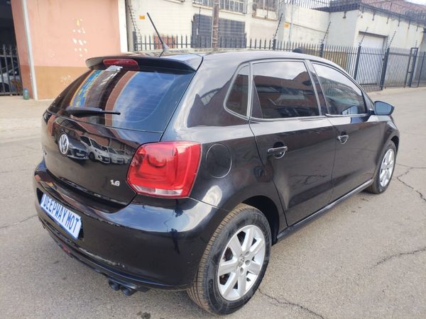 2013-Volkswagen-Polo-16-Comfortline image:6
