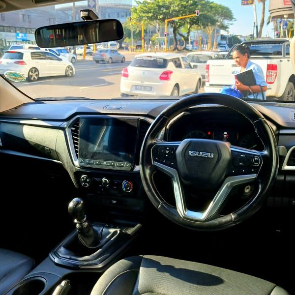2023-Isuzu-D-Max-19-DDI-HR-LS-Double-Cab image:9