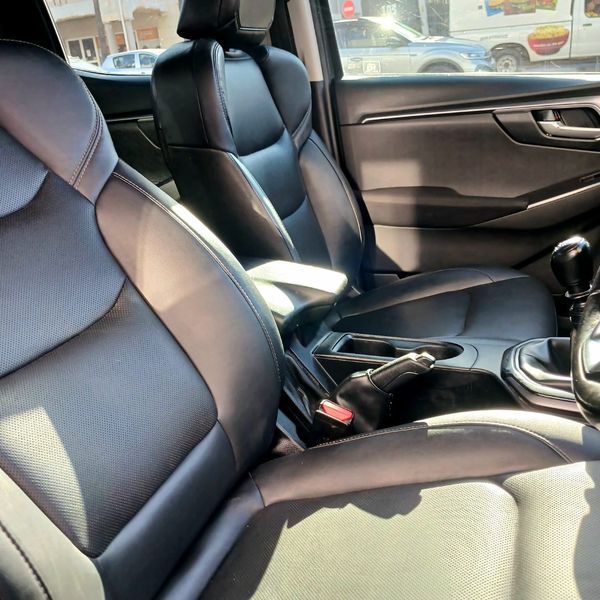 2023-Isuzu-D-Max-19-DDI-HR-LS-Double-Cab image:10