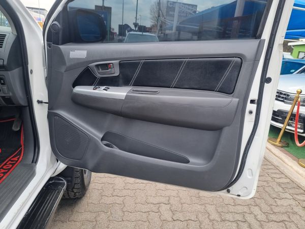 2012-Toyota-Hilux-30-D-4D-Raider-Xtra-Cab image:9