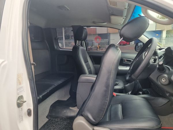 2012-Toyota-Hilux-30-D-4D-Raider-Xtra-Cab image:6