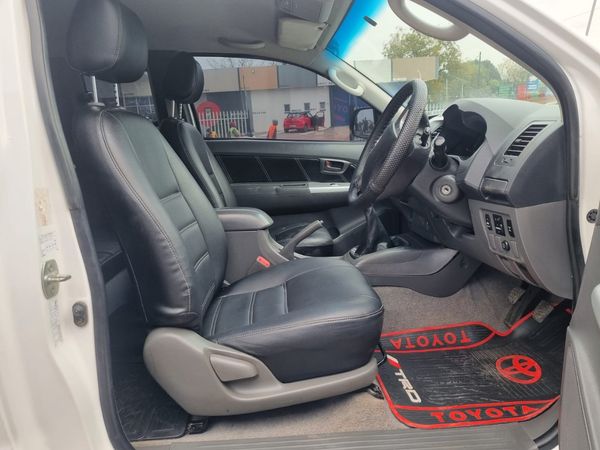 2012-Toyota-Hilux-30-D-4D-Raider-Xtra-Cab image:7