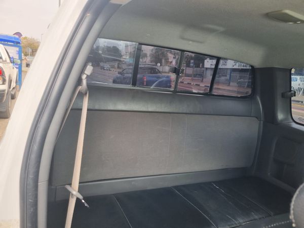 2012-Toyota-Hilux-30-D-4D-Raider-Xtra-Cab image:8
