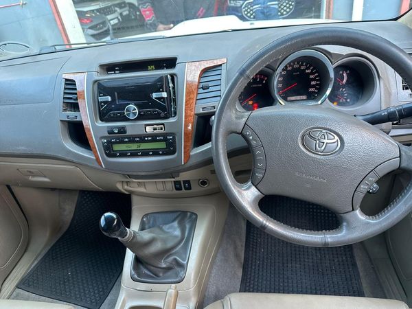 2010-Toyota-Fortuner-30-D-4D-Raised-Body image:10