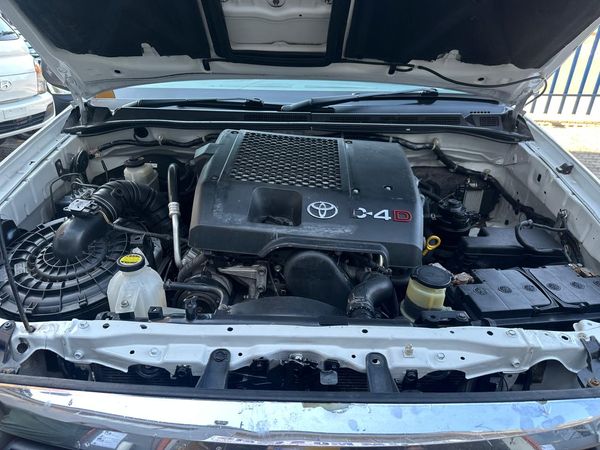 2010-Toyota-Fortuner-30-D-4D-Raised-Body image:11
