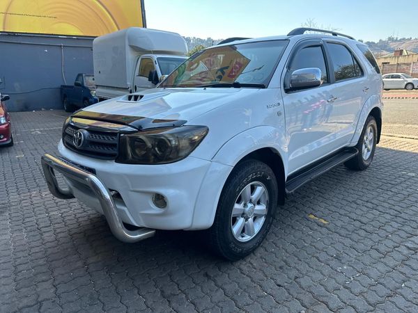 2010-Toyota-Fortuner-30-D-4D-Raised-Body image:1