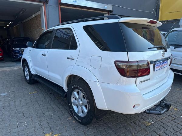 2010-Toyota-Fortuner-30-D-4D-Raised-Body image:4