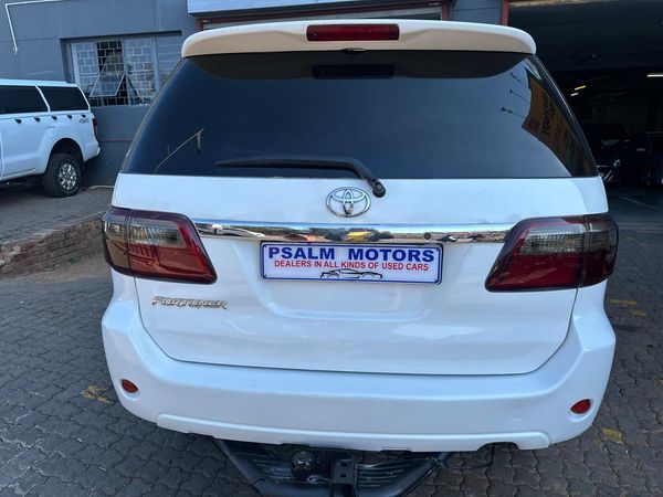 2010-Toyota-Fortuner-30-D-4D-Raised-Body image:5