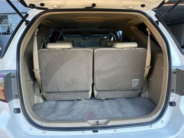 2010-Toyota-Fortuner-30-D-4D-Raised-Body image:6