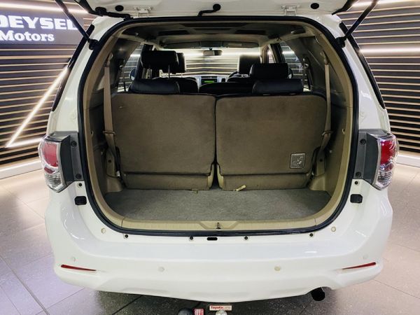 2013-Toyota-Fortuner-25-D-4D-Raised-Body-Auto image:9