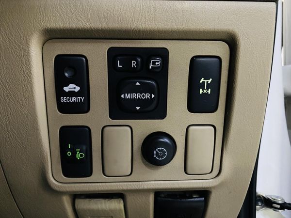 2013-Toyota-Fortuner-25-D-4D-Raised-Body-Auto image:21