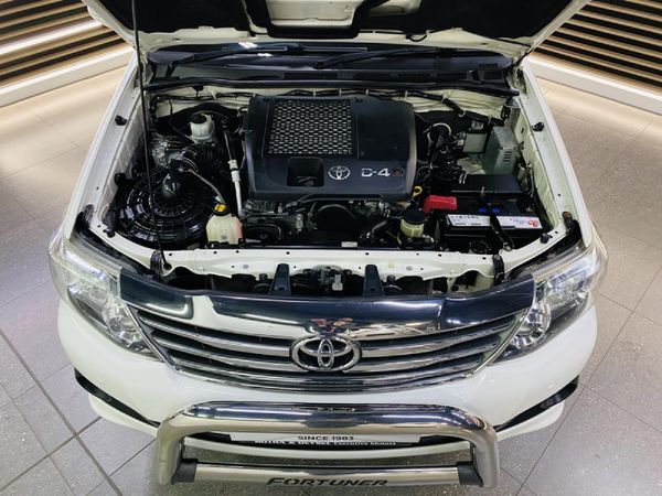 2013-Toyota-Fortuner-25-D-4D-Raised-Body-Auto image:4