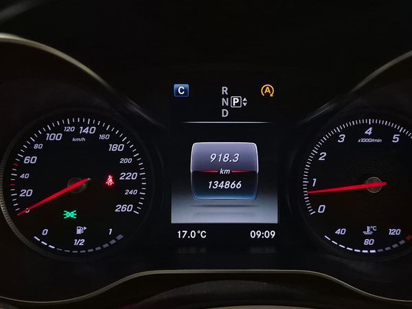 2014-Mercedes-Benz-C-Class-C-180-Auto image:3