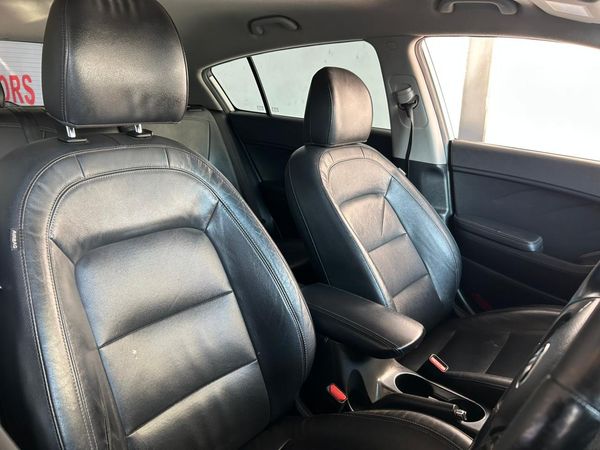 2014-Kia-Cerato-20-EX-Auto-5-dr image:10